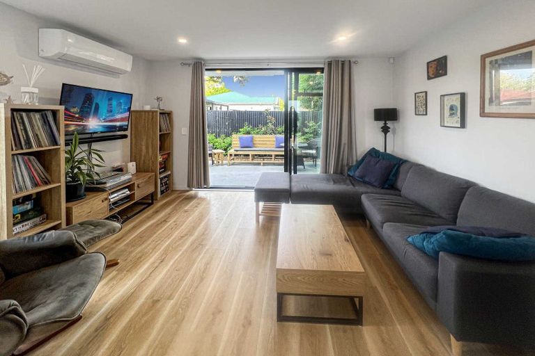 Photo of property in 6/12 New Brighton Road, Shirley, Christchurch, 8061