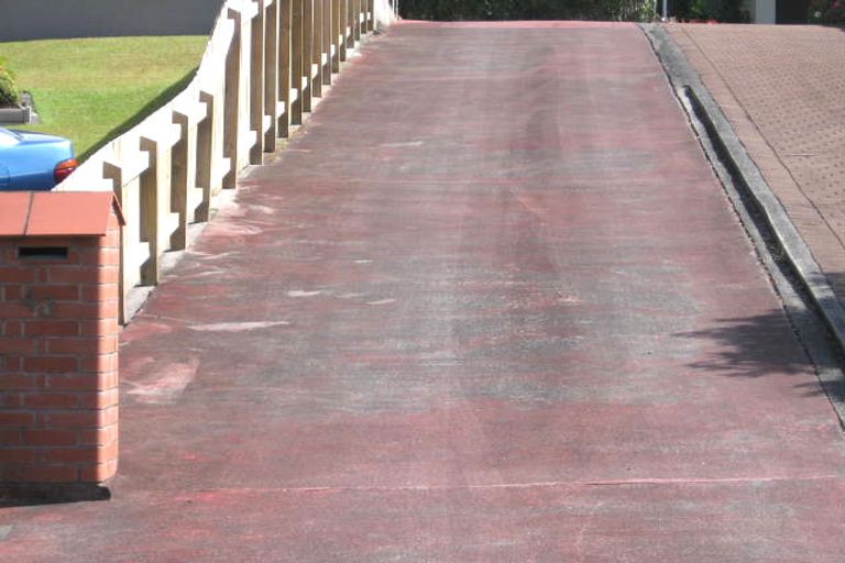 Photo of property in 43 Pakira Avenue, Glendene, Auckland, 0602