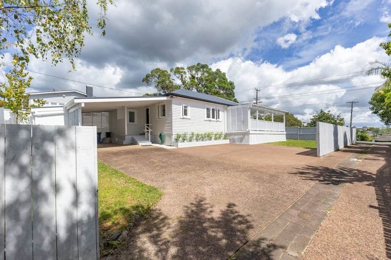 Photo of property in 1/8 West Lynn Road, Titirangi, Auckland, 0604