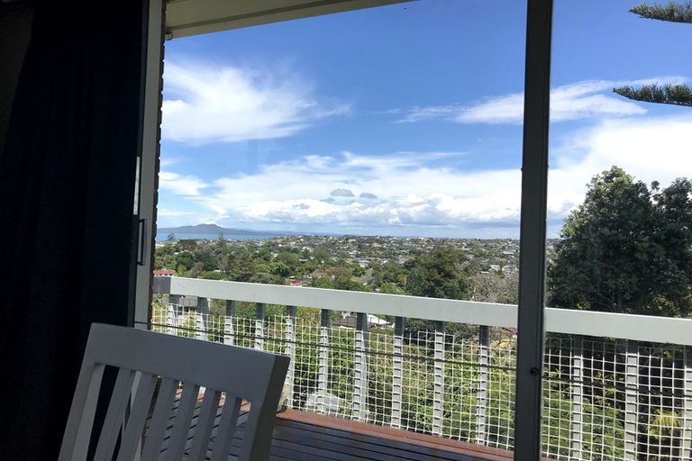 Photo of property in 2/104 Carlisle Road, Browns Bay, Auckland, 0632