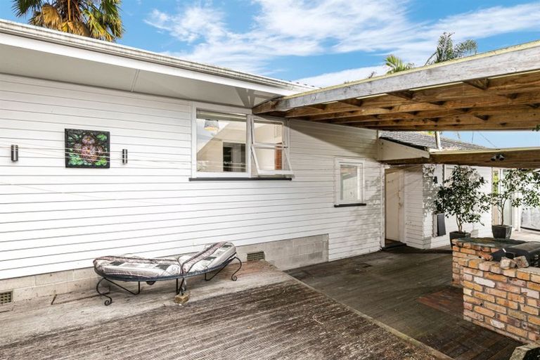 Photo of property in 14 Roick Parade, Glen Eden, Auckland, 0602