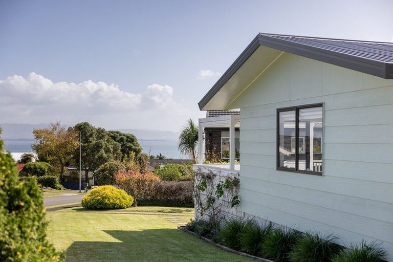 Photo of property in 2 Walnut Grove, Omokoroa, 3114