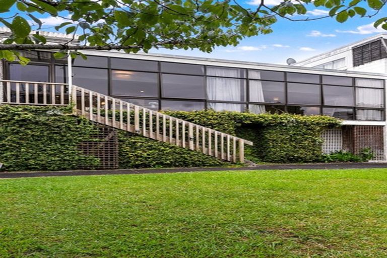 Photo of property in 3/18 Bevyn Street, Castor Bay, Auckland, 0620