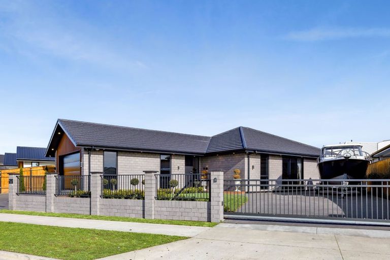 Photo of property in 11 Rua Place, Bell Block, New Plymouth, 4312