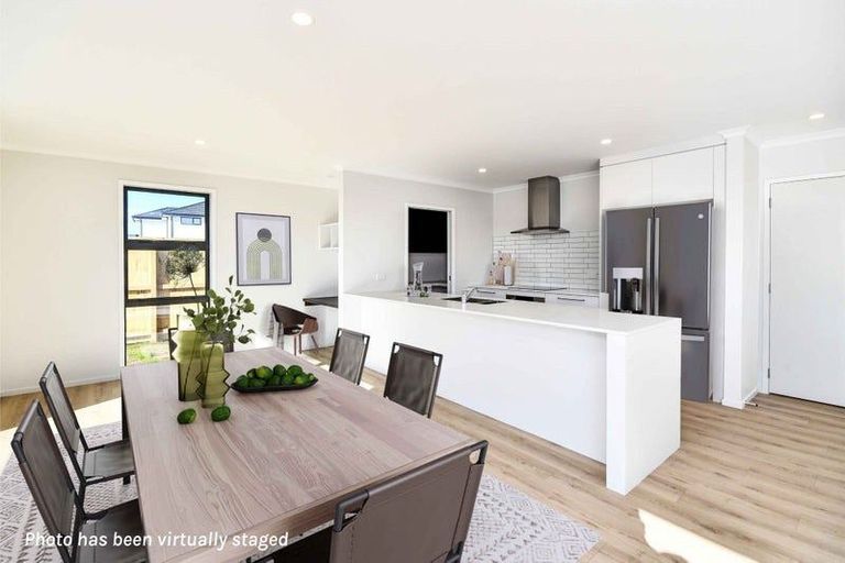 Photo of property in 32 Korowhiti Road, Clarks Beach, 2122