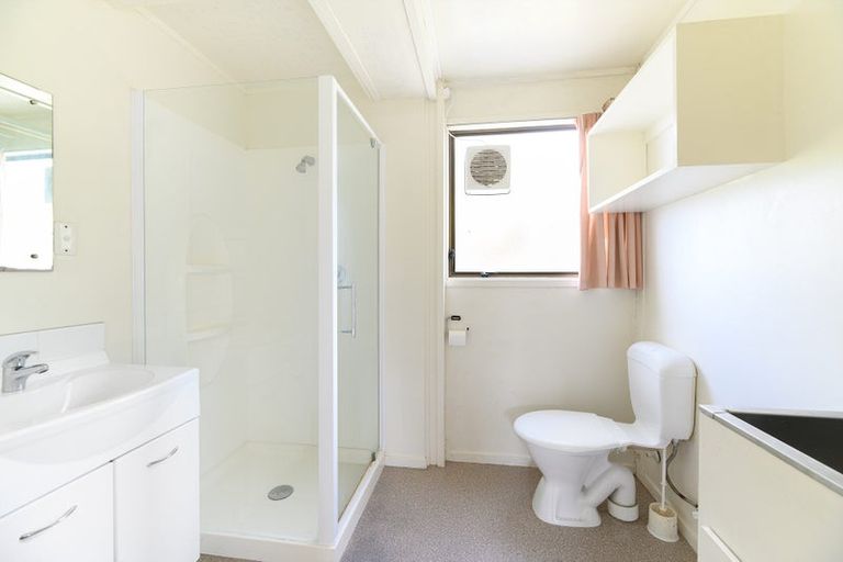 Photo of property in 2/30 Glen Vista Place, Bayview, Auckland, 0629