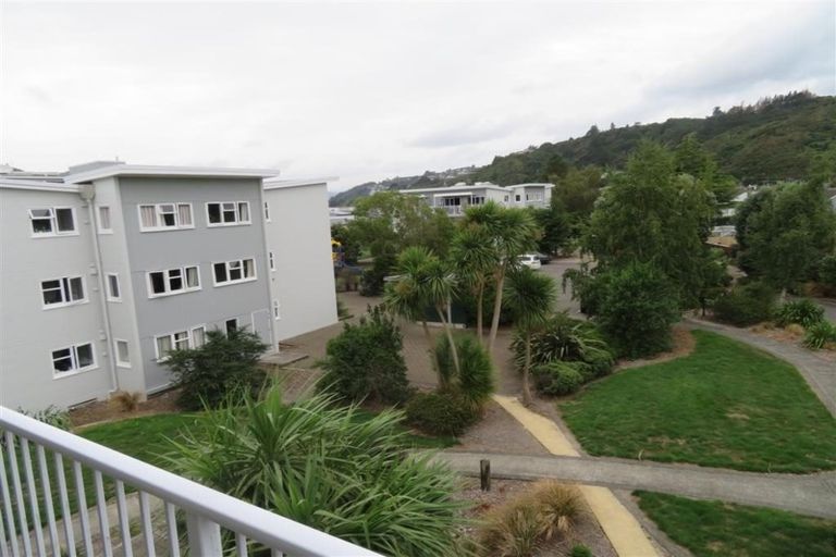 Photo of property in 95 Farmer Crescent, Taita, Lower Hutt, 5011