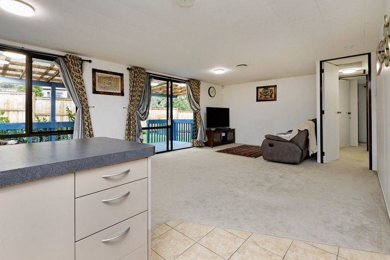 Photo of property in 17 Rehia Road, Massey, Auckland, 0614
