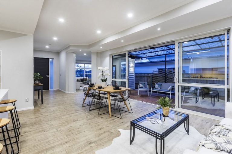 Photo of property in 17 Aporo Drive, Kumeu, 0810