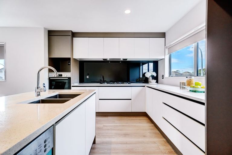 Photo of property in 2 Meritage Lane, Te Atatu South, Auckland, 0610