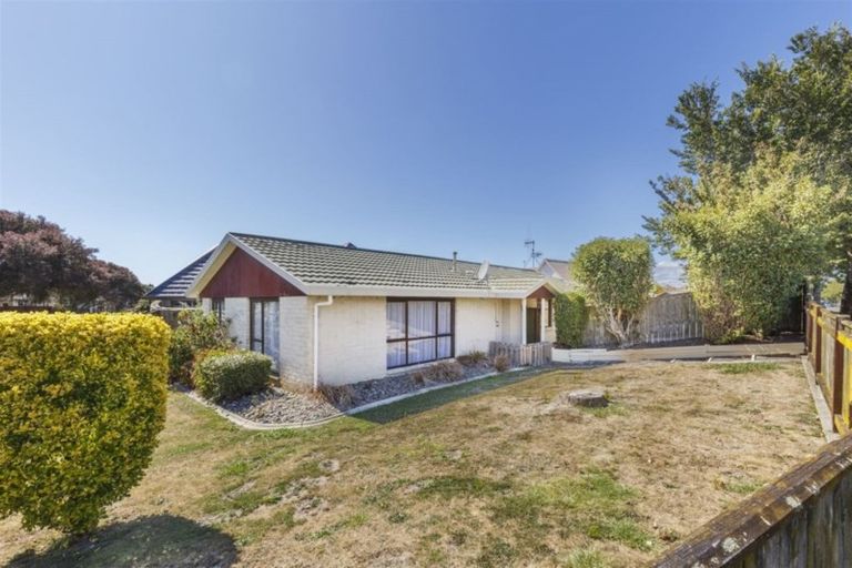 Photo of property in 2 Caroline Crescent, Highbury, Palmerston North, 4412