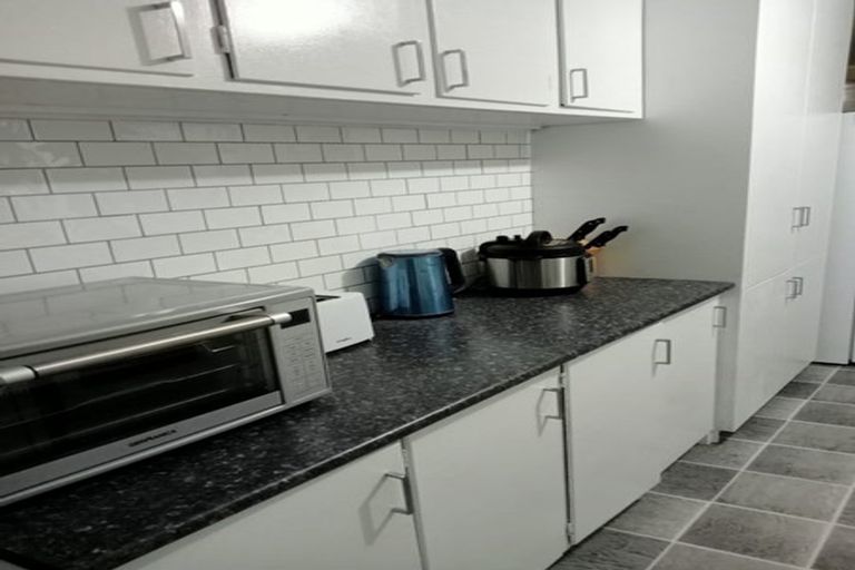 Photo of property in 11 Iredale Road, Hawera, 4610