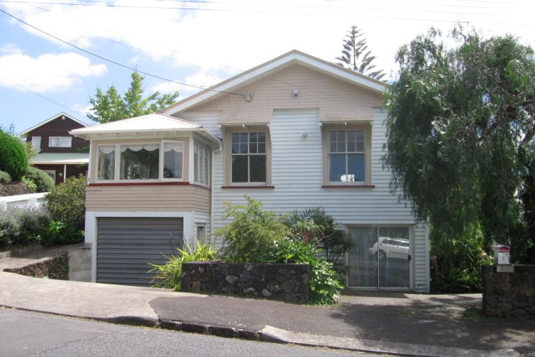 Photo of property in 2 Cracroft Street, Devonport, Auckland, 0624