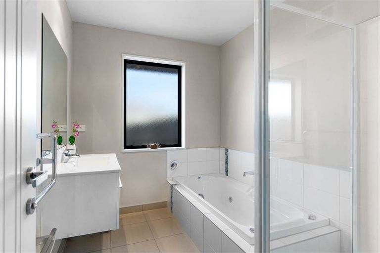 Photo of property in 5 Donovan Place, Aidanfield, Christchurch, 8025