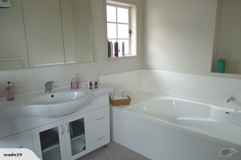 Photo of property in 50 Wade River Road, Stanmore Bay, Whangaparaoa, 0932