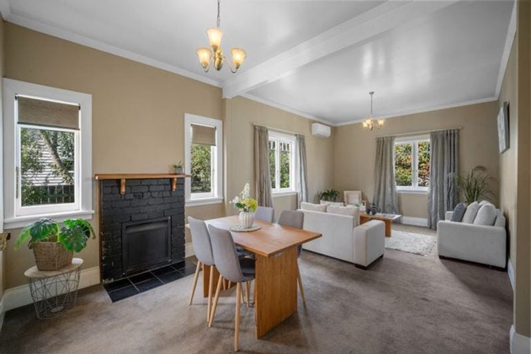 Photo of property in 27 Oxford Street, Fairfield, Hamilton, 3214