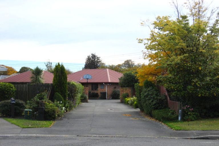 Photo of property in 12 Thornhill Place, Sockburn, Christchurch, 8042