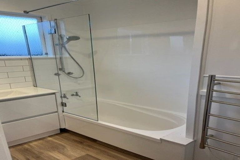 Photo of property in 2a Lansdown Place, Papakura, 2110