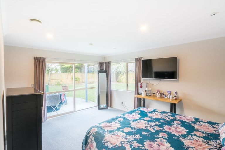Photo of property in 10 Fernlea Avenue, Kelvin Grove, Palmerston North, 4414