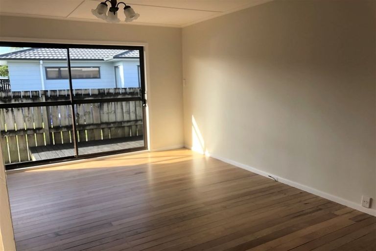 Photo of property in 37 Harrington Road, Henderson, Auckland, 0610