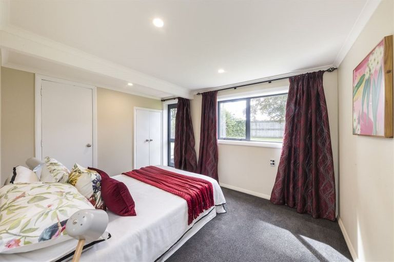 Photo of property in 4 Waicola Drive, Fitzherbert, Palmerston North, 4471