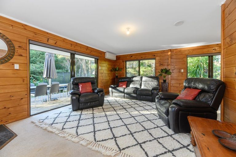 Photo of property in 42 Atkinson Road, Titirangi, Auckland, 0604