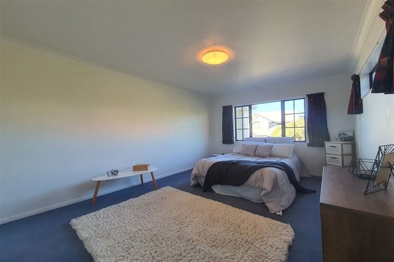 Photo of property in 17 Claverton Grove, Churton Park, Wellington, 6037