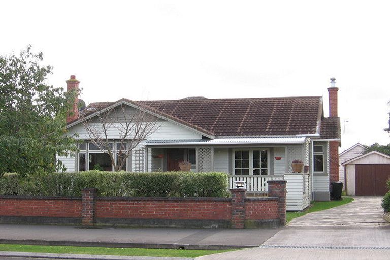 Photo of property in 33 Frederick Street, Terrace End, Palmerston North, 4410