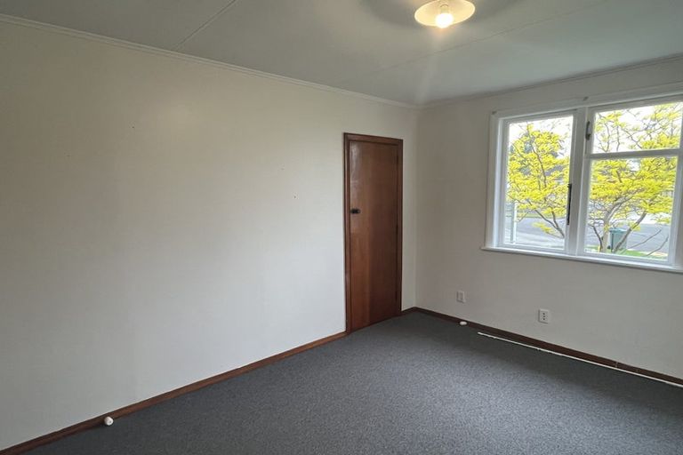 Photo of property in 6 Ayr Place, Hokowhitu, Palmerston North, 4410