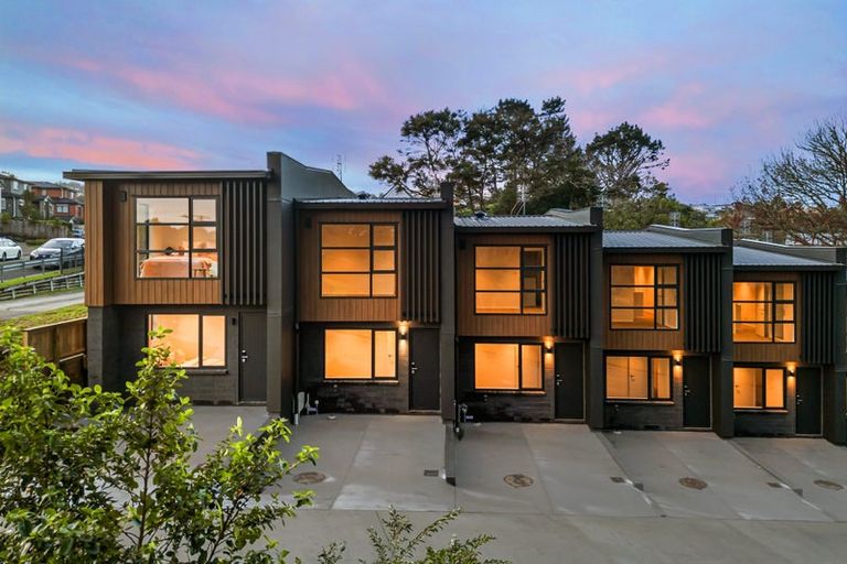 Photo of property in 43 Oteha Valley Road, Northcross, Auckland, 0632