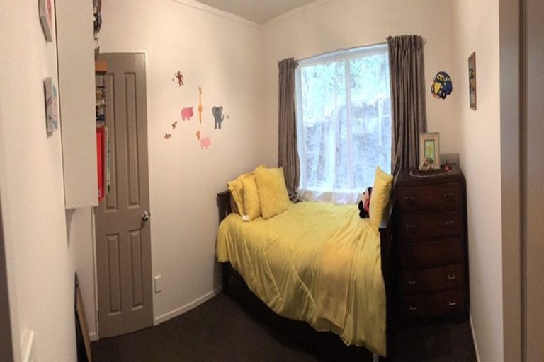 Photo of property in 104 Harmel Road, Glendene, Auckland, 0602