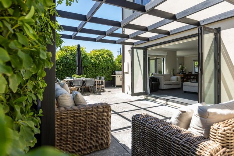 Photo of property in 2/11 Te Aute Road, Havelock North, 4130