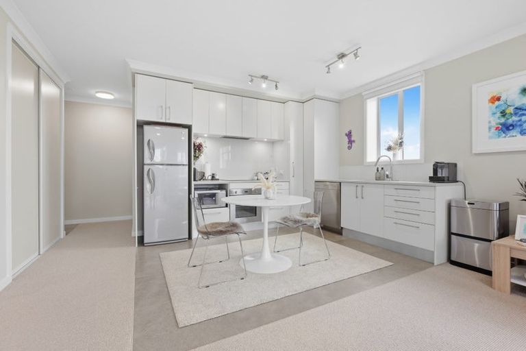 Photo of property in 76 Rewa Rewa Lane, Orewa, 0931