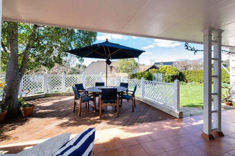 Photo of property in 5 Tauroa Road, Havelock North, 4130