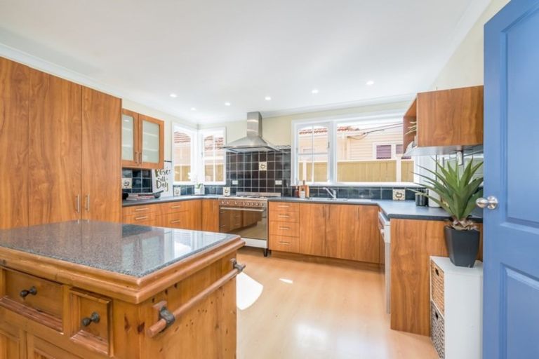 Photo of property in 82 Oxford Terrace, Epuni, Lower Hutt, 5011