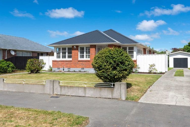 Photo of property in 17 Ballantyne Avenue, Upper Riccarton, Christchurch, 8041