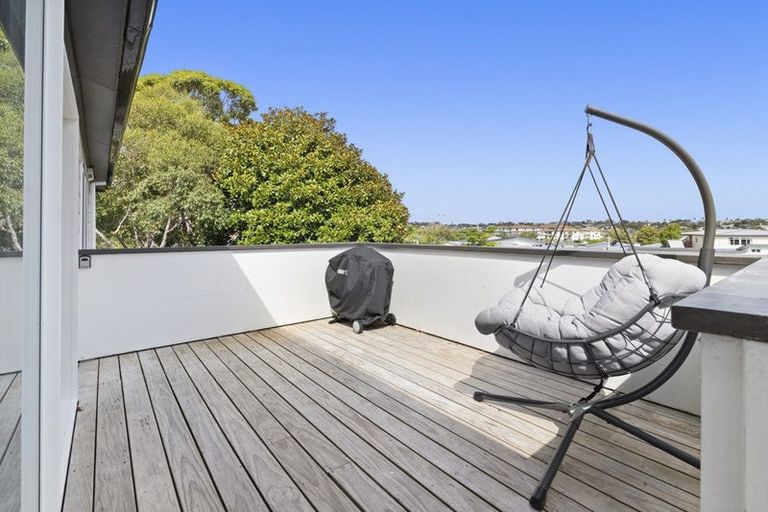 Photo of property in 21 Albert Hall Drive, Red Beach, 0932