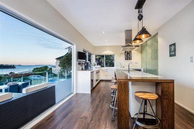 Photo of property in 20 Beechwood Road, Rothesay Bay, Auckland, 0630