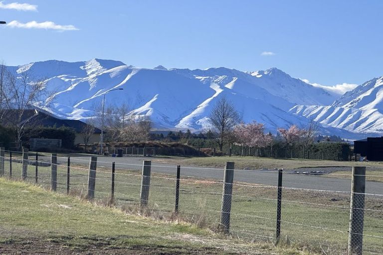 Photo of property in 18 Matukituki Crescent, Twizel, 7901