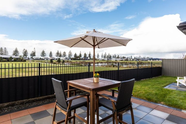 Photo of property in 17 Hurunui Drive, Te Awa, Napier, 4110