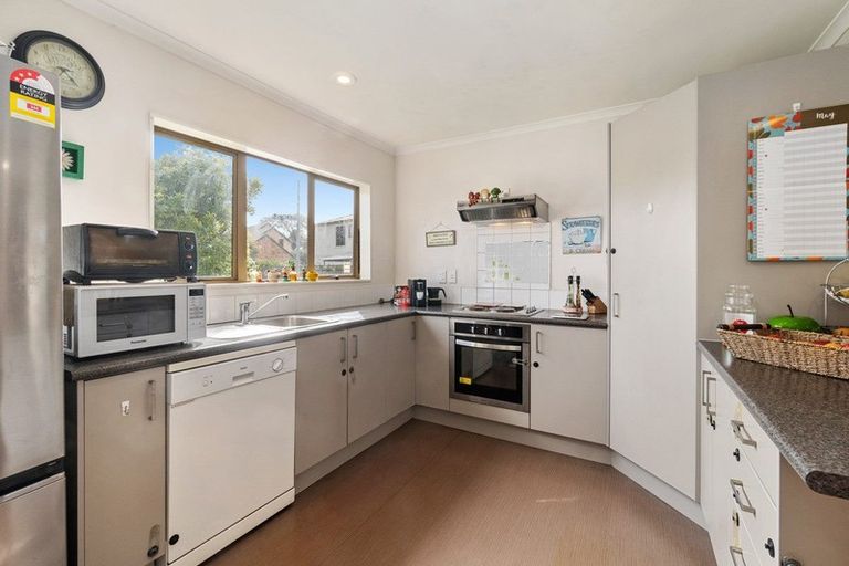 Photo of property in 27 Roy Douglas Place, Favona, Auckland, 2024