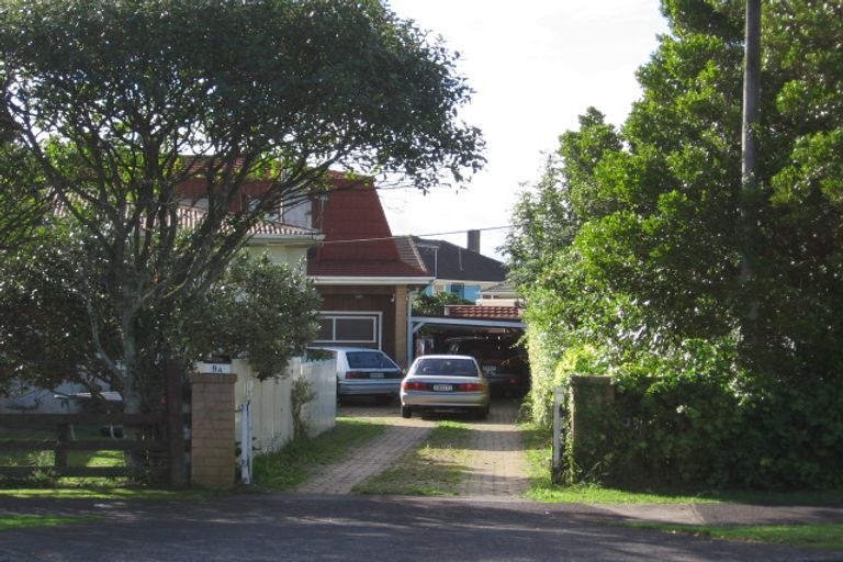Photo of property in 1/9 Gloria Avenue, Te Atatu Peninsula, Auckland, 0610