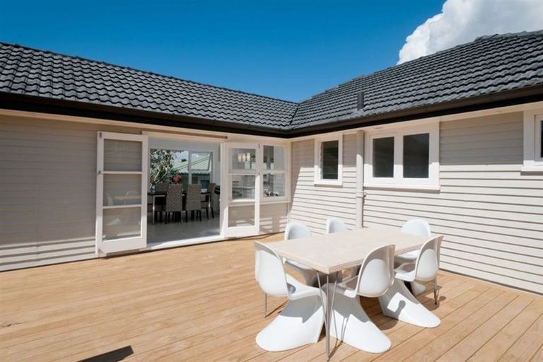 Photo of property in 16 Hauraki Crescent, Pinehill, Auckland, 0632