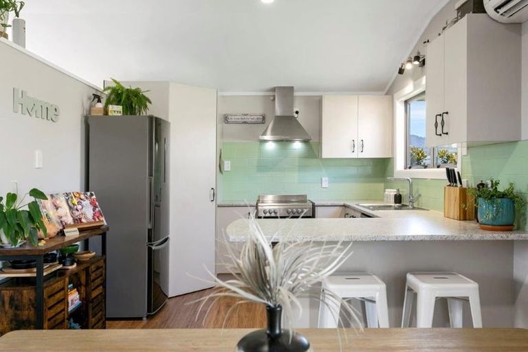 Photo of property in 76 Richmond Avenue, Richmond Heights, Taupo, 3330