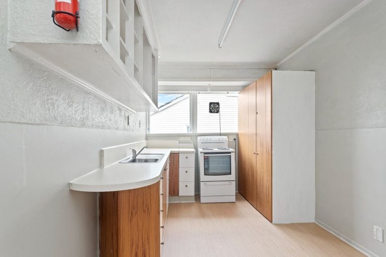 Photo of property in 1/3177 Great North Road, New Lynn, Auckland, 0600