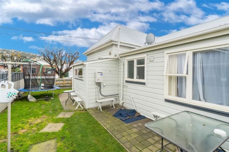 Photo of property in 35 Burns Street, South Dunedin, Dunedin, 9012