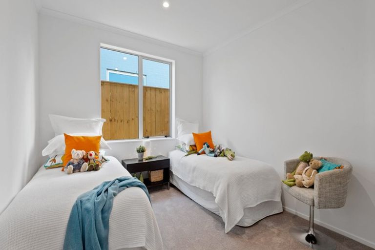 Photo of property in 29 Kukuwai Avenue, Red Beach, 0932