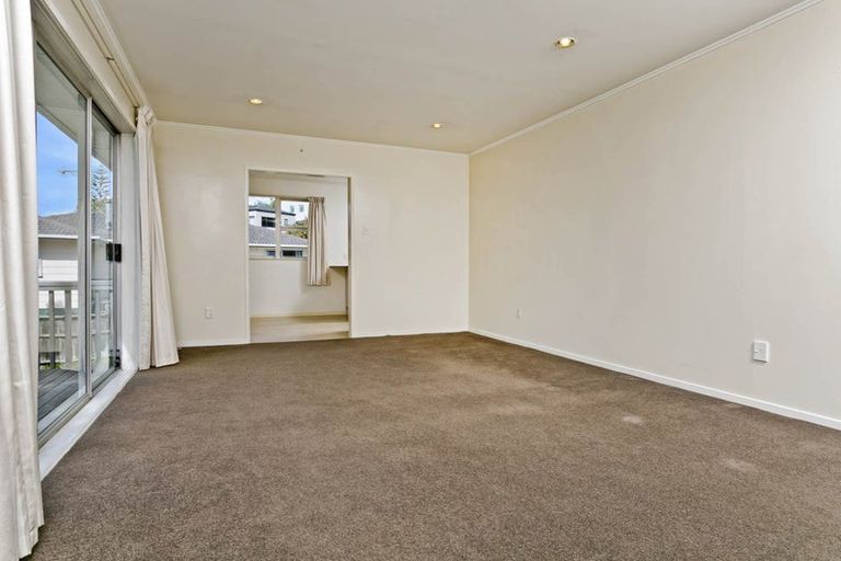 Photo of property in 7 Tahu Crescent, Sunnynook, Auckland, 0620