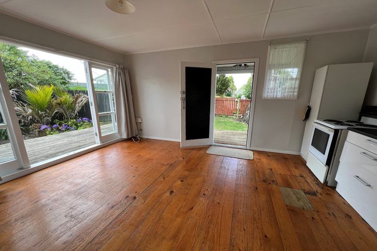 Photo of property in 377a Triangle Road, Henderson, Auckland, 0610