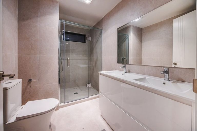 Photo of property in 38a Cascades Road, Pakuranga Heights, Auckland, 2010